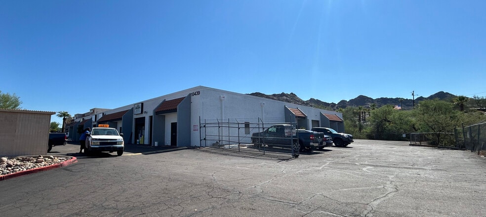 10439 N Cave Creek Rd, Phoenix, AZ for lease - Building Photo - Image 2 of 4
