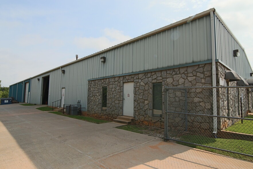1901 SE 29th St, Oklahoma City, OK for lease - Building Photo - Image 2 of 5