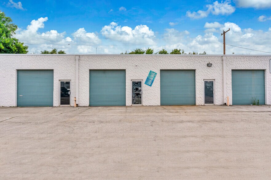 2026 Pioneer Pky W, Arlington, TX for lease - Building Photo - Image 2 of 6