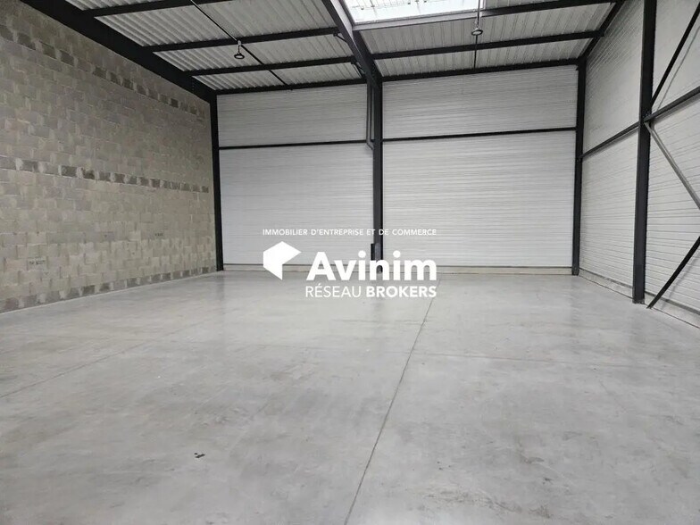 Flex in Dijon for lease - Interior Photo - Image 2 of 5