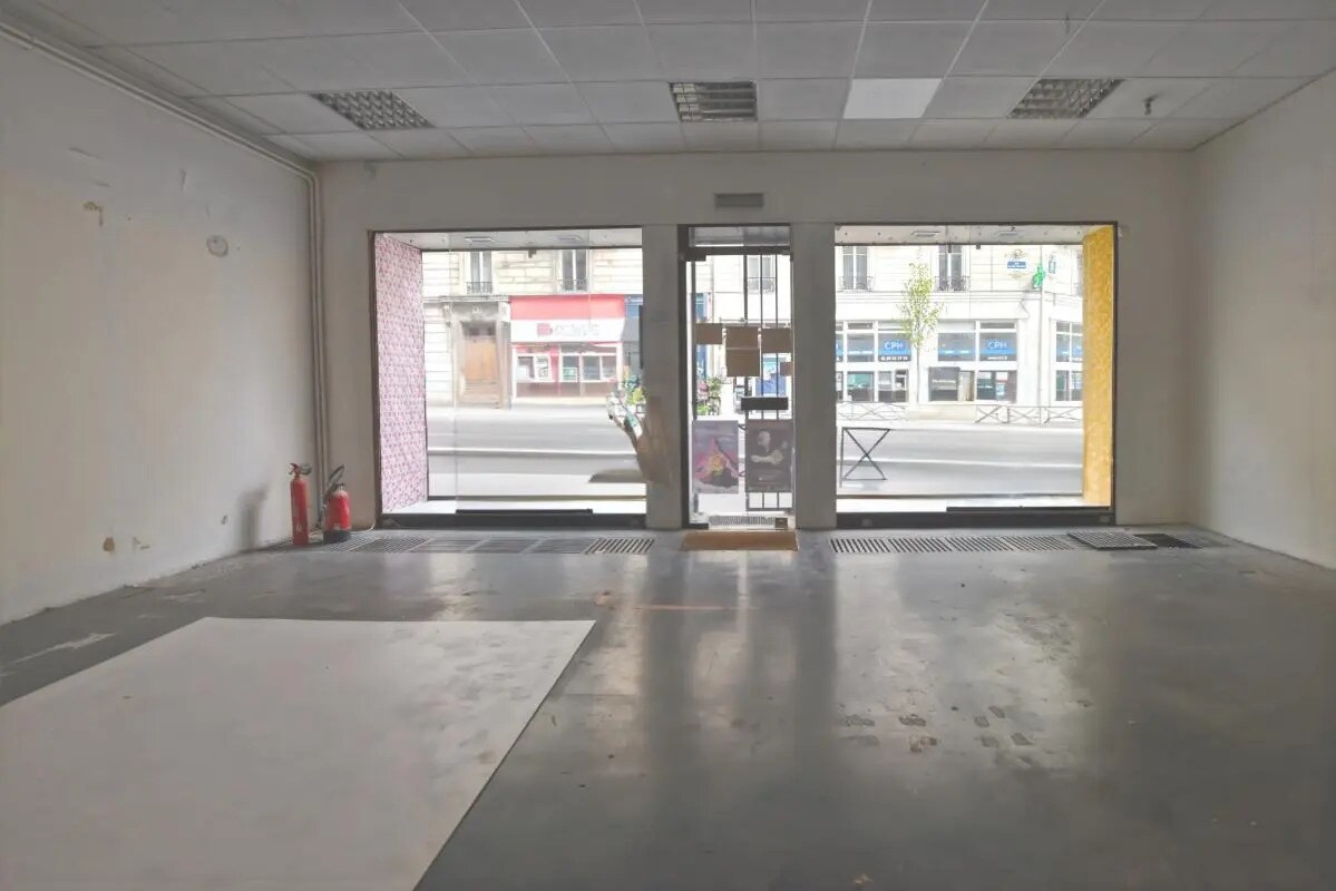 Retail in Paris for lease Building Photo- Image 1 of 9
