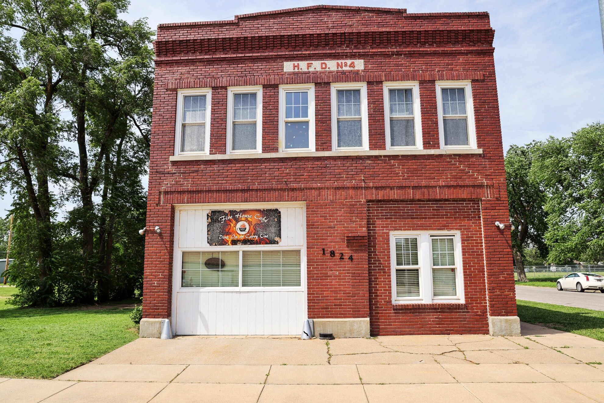 1824 E 4th Ave, Hutchinson, KS for sale Building Photo- Image 1 of 1