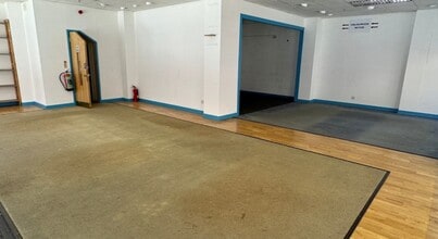 Bear Lanes, Newtown for lease Interior Photo- Image 2 of 4