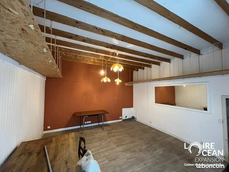 Retail in Nantes for lease - Building Photo - Image 2 of 5