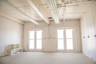 100 Mechanic St, Pawcatuck, CT for lease Interior Photo- Image 1 of 2