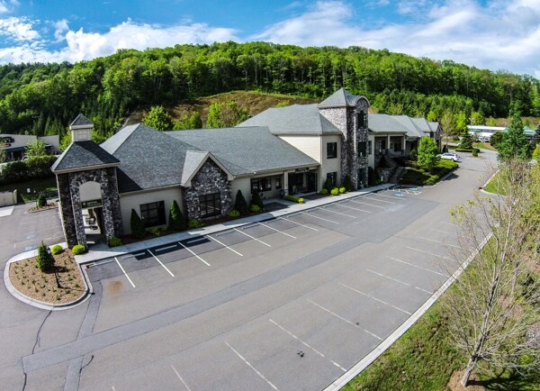 3990-4004 NC Highway 105 S, Banner Elk, NC for sale - Building Photo - Image 1 of 1