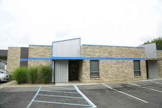 300 Wedgewood Dr, Morgantown, WV for lease Building Photo- Image 1 of 11
