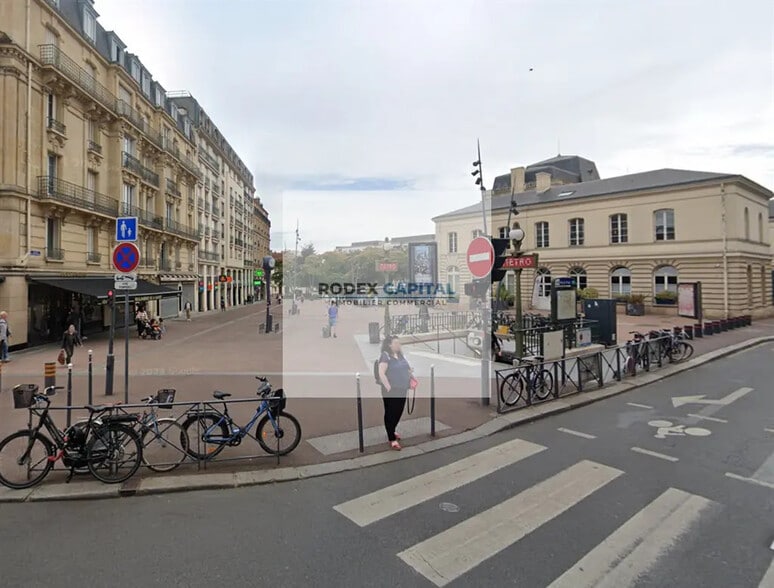 Retail in Issy-les-Moulineaux for lease - Building Photo - Image 2 of 9