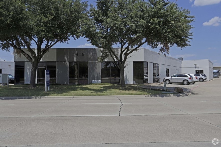 1911 Old Denton Rd, Carrollton, TX for lease - Building Photo - Image 3 of 4