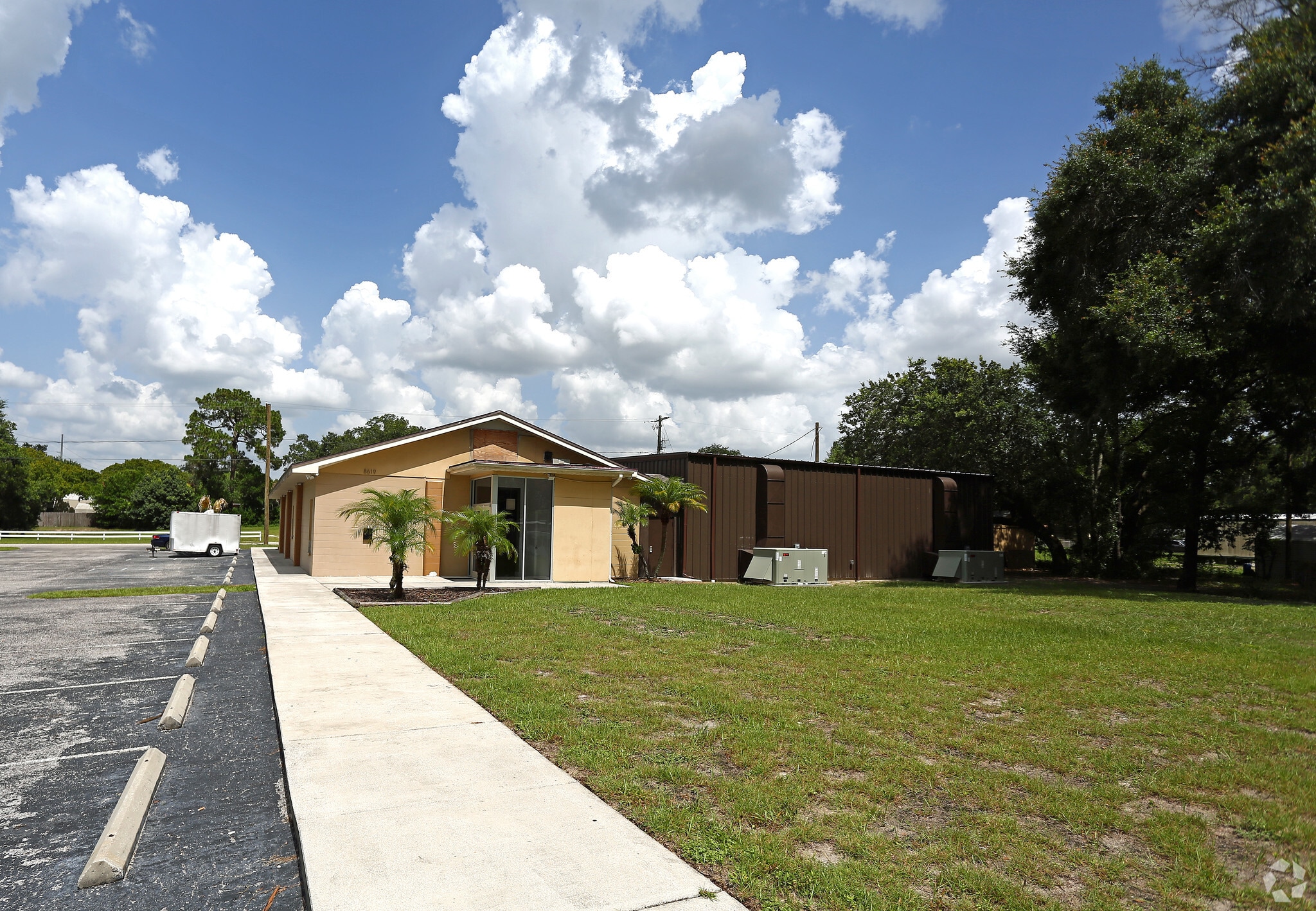8622 N Greenwood Ave, Tampa, FL for lease Primary Photo- Image 1 of 13