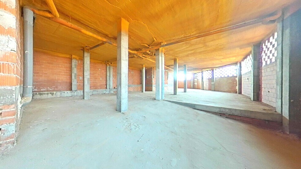 Retail in Cistérniga for sale - Building Photo - Image 2 of 12