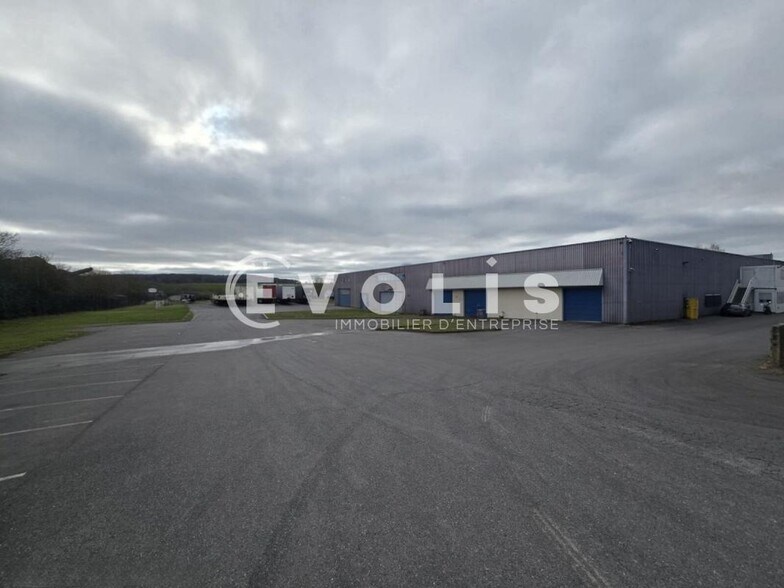 Flex in Égly for lease - Building Photo - Image 1 of 3