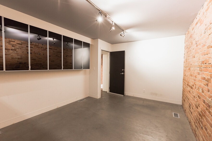 4448-4454 Av Papineau, Montréal, QC for sale - Interior Photo - Image 2 of 9