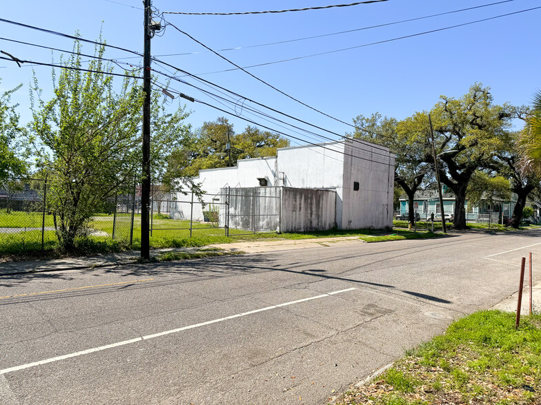 561 Saint Francis St, Mobile, AL for lease - Building Photo - Image 3 of 12