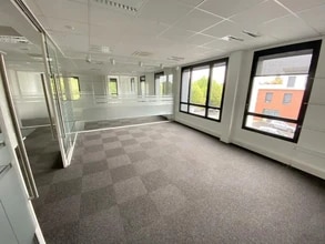 Rue George Sand, Paris for lease Interior Photo- Image 2 of 8