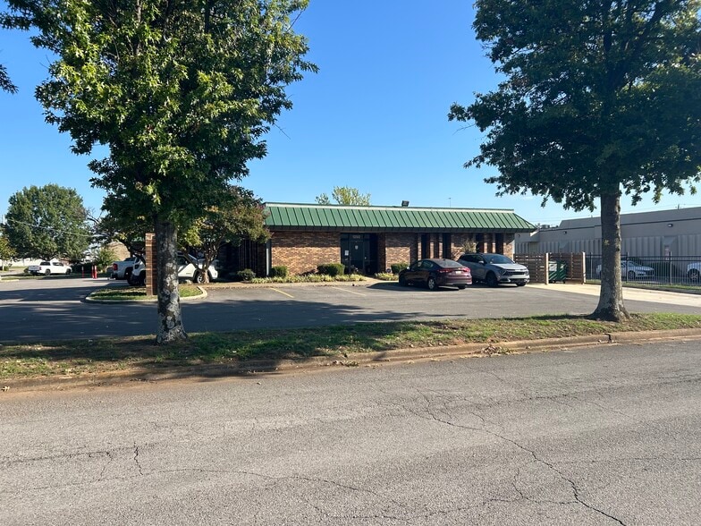 2611 Artie St SW, Huntsville, AL for sale - Building Photo - Image 2 of 14