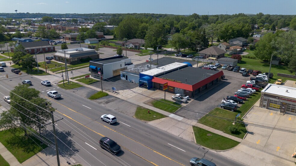 18742 West Rd, Trenton, MI for sale - Building Photo - Image 1 of 5