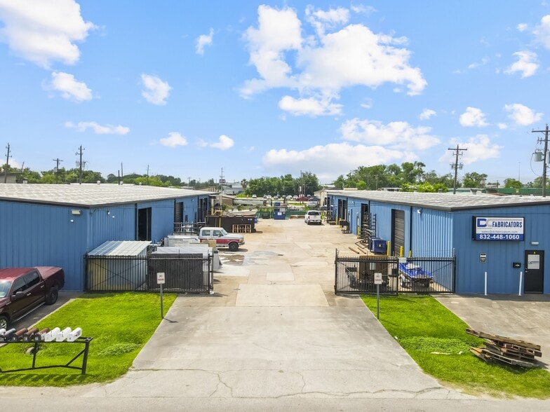 940 Hodgkins St portfolio of 2 properties for sale on LoopNet.com - Building Photo - Image 3 of 10