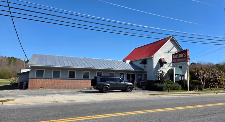 17321 General Puller Hwy, Deltaville, VA for sale - Building Photo - Image 1 of 3