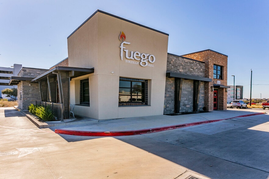 Fuego Tortilla Grill - STNL portfolio of 2 properties for sale on LoopNet.com - Building Photo - Image 1 of 12