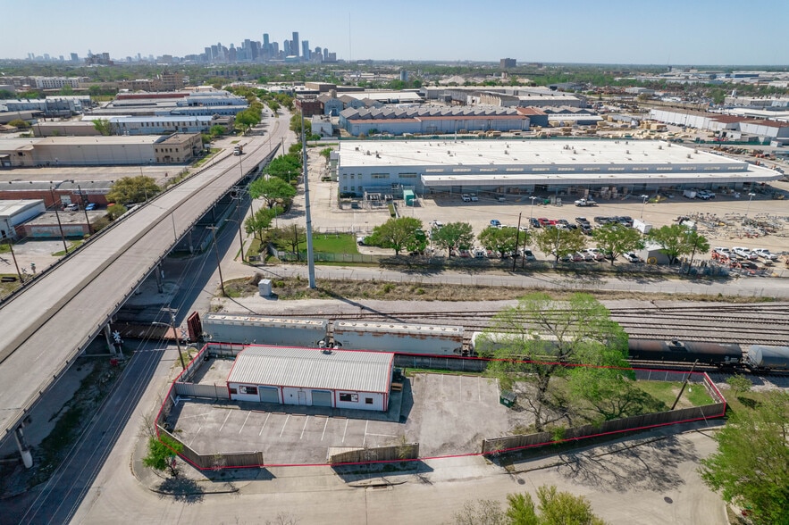 6555 Navigation Blvd, Houston, TX for lease - Building Photo - Image 2 of 51