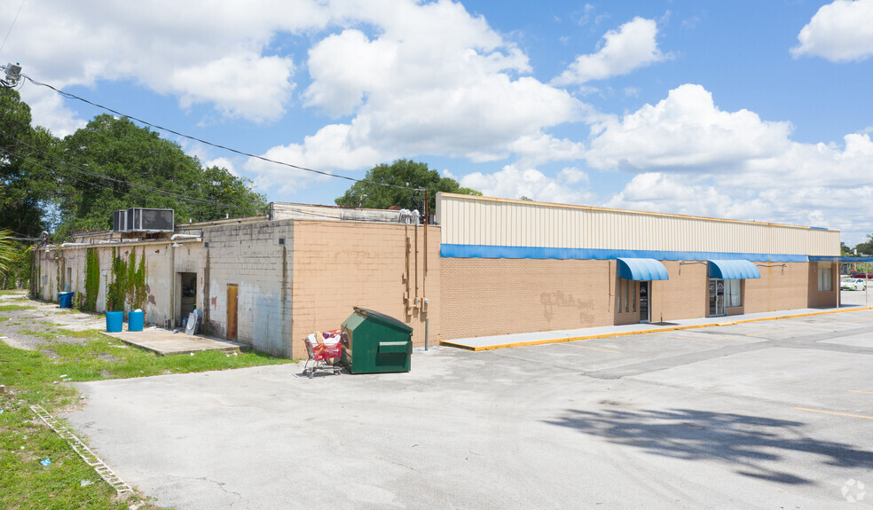 5907-5933 Merrill Rd, Jacksonville, FL for lease - Building Photo - Image 3 of 7