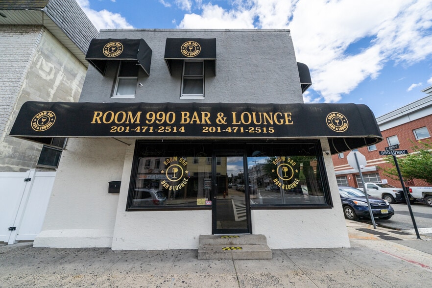 990 Broadway, Bayonne, NJ for sale - Building Photo - Image 1 of 29