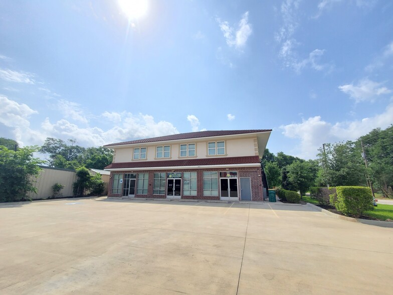 501 E Davis St, Conroe, TX for sale - Building Photo - Image 1 of 1