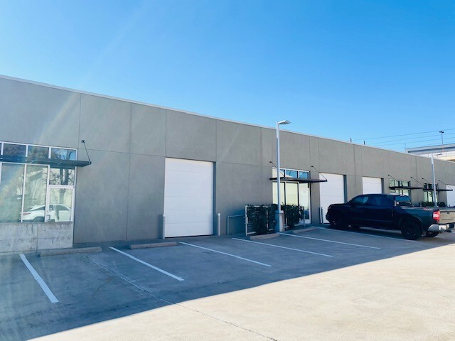 7015 Twin Hills Ave, Dallas, TX for lease - Building Photo - Image 2 of 8