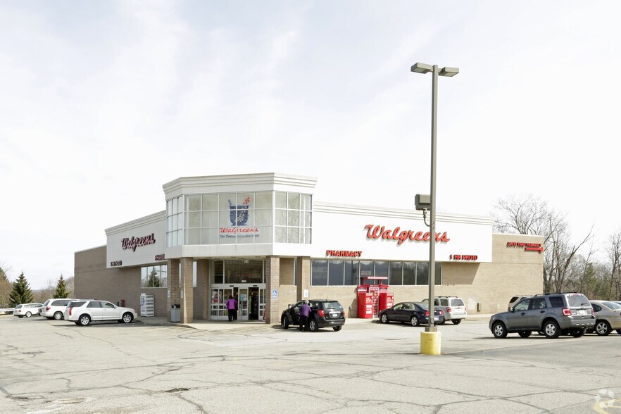 1964 Fuller Ave NE, Grand Rapids, MI for sale - Primary Photo - Image 1 of 1
