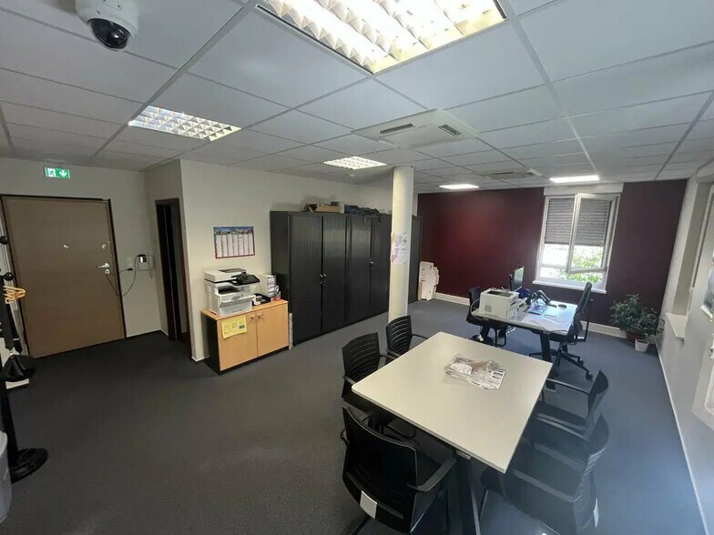 Retail in Barr for lease - Building Photo - Image 3 of 6