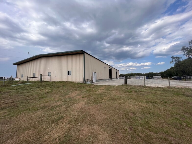 17340 Parrish Grove, Dade City, FL for lease - Primary Photo - Image 1 of 23