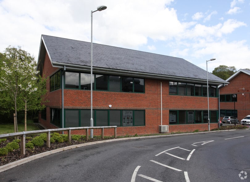 8 Blenheim Rd, Marlborough for sale - Building Photo - Image 2 of 3