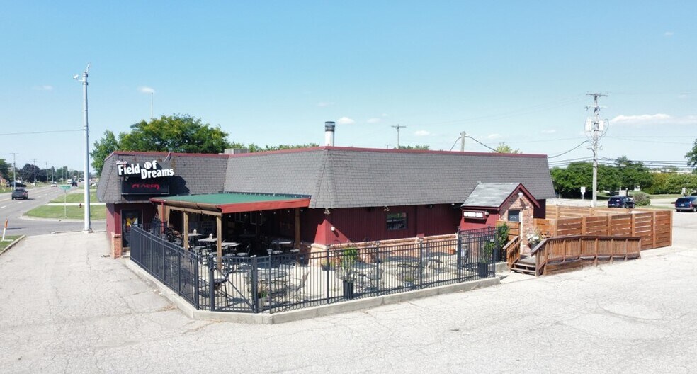 1090 Rochester Rd, Troy, MI for sale - Building Photo - Image 1 of 10
