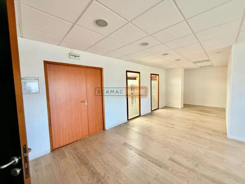 Office in Fréjus for lease - Interior Photo - Image 3 of 12