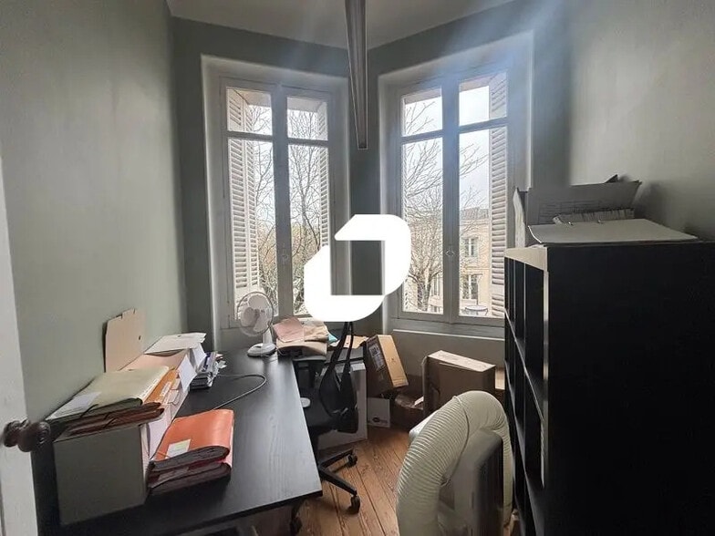 Office in Bordeaux for lease - Building Photo - Image 3 of 14