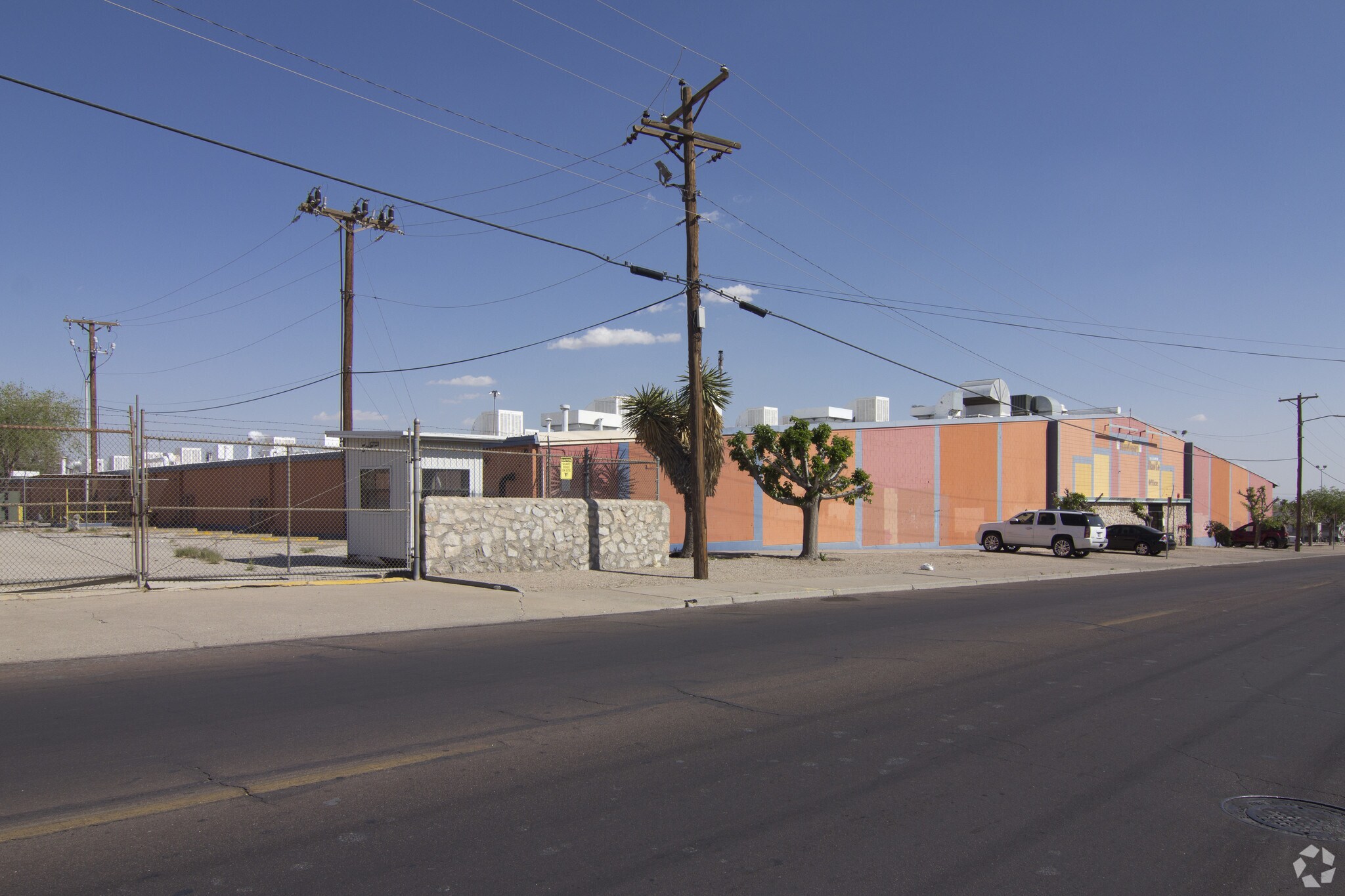 320 N Clark Dr, El Paso, TX for lease Primary Photo- Image 1 of 17