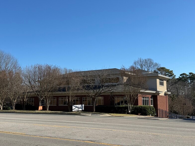5838 Six Forks Rd, Raleigh, NC for lease - Primary Photo - Image 1 of 7