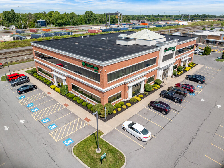 6611 Manlius Center Rd, East Syracuse, NY for lease - Building Photo - Image 2 of 14