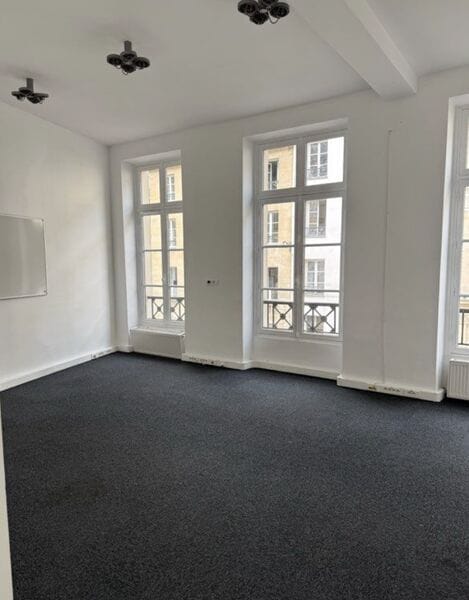 3 Rue De La Bourse, Paris for lease Interior Photo- Image 1 of 1