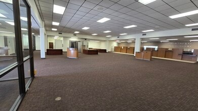 8181 54th Ave N, Saint Petersburg, FL for lease Interior Photo- Image 2 of 4