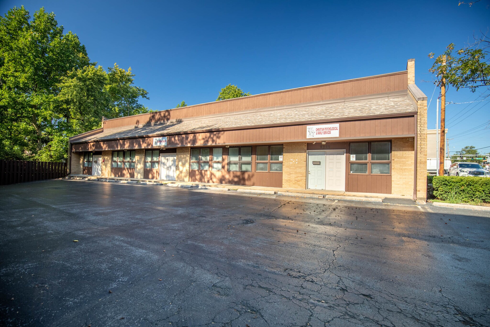 9390 Olive Blvd, Olivette, MO 63132