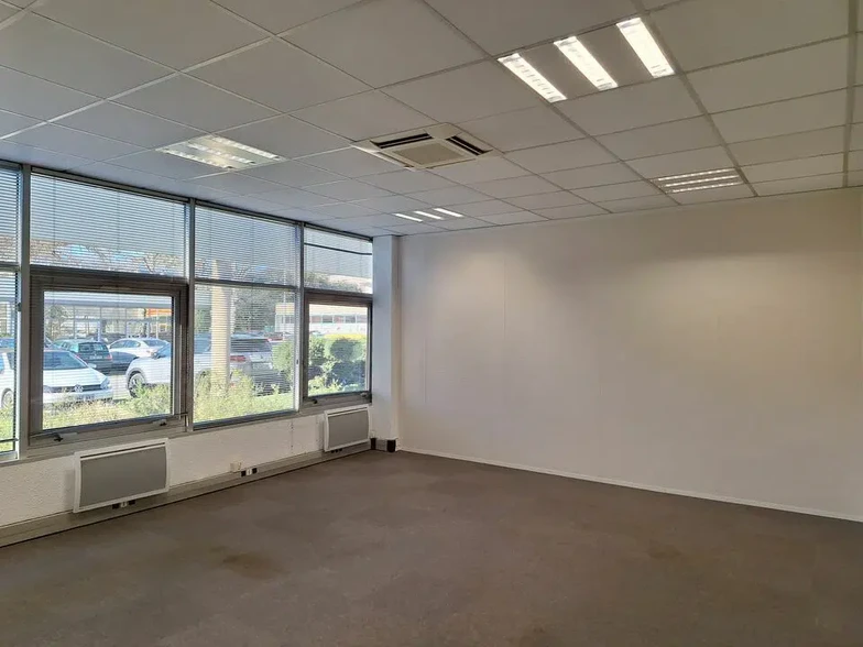 Office in Pessac for sale - Interior Photo - Image 2 of 6
