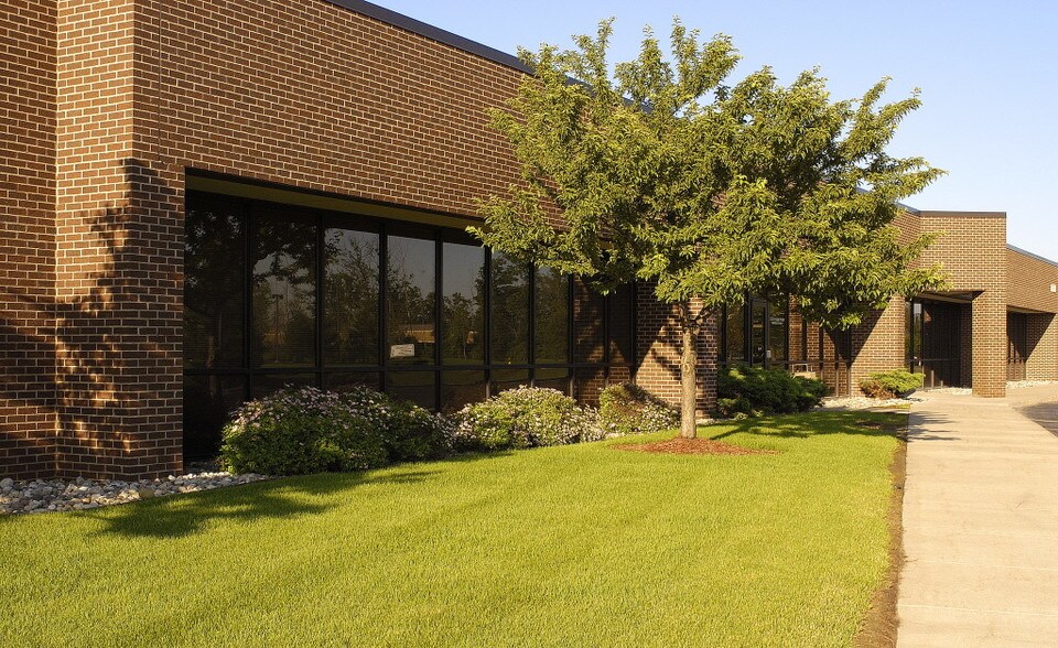 17333 Federal Dr, Allen Park, MI 48101