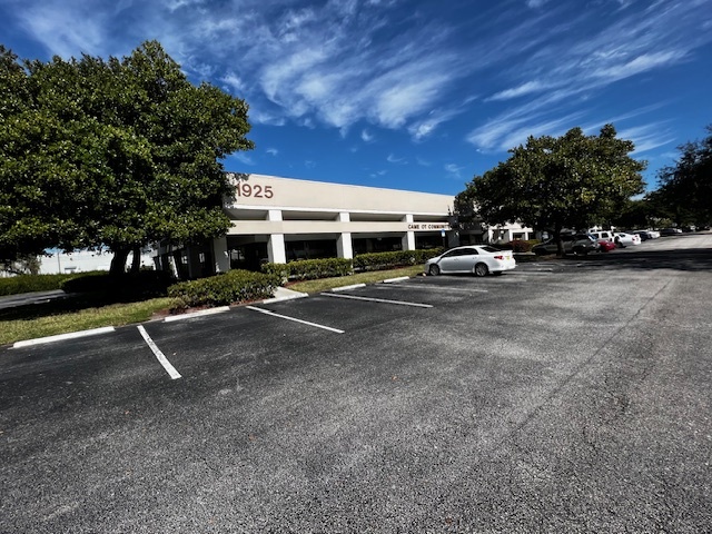 1925 S Perimeter Rd, Fort Lauderdale, FL for lease - Building Photo - Image 2 of 4