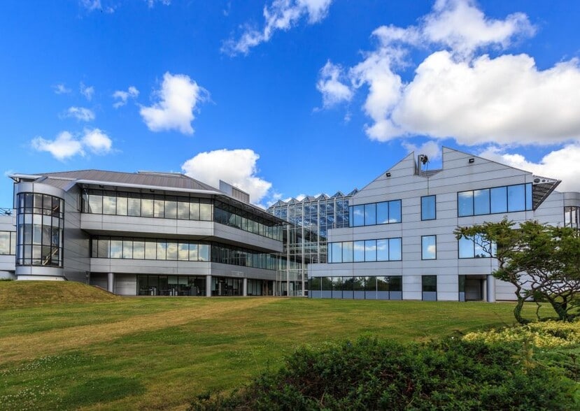 Ermyn Way, Leatherhead for lease - Building Photo - Image 2 of 11