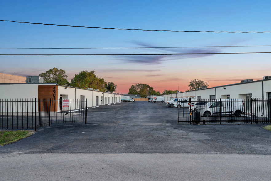 4901 Milwee St, Houston, TX for lease - Building Photo - Image 3 of 16