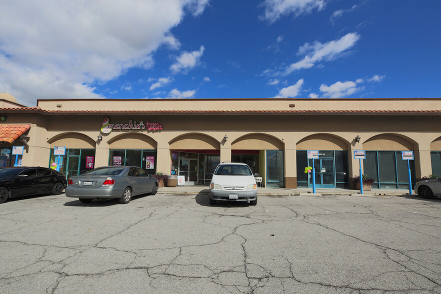 1201-1225 Truman St, San Fernando, CA for lease - Building Photo - Image 2 of 74