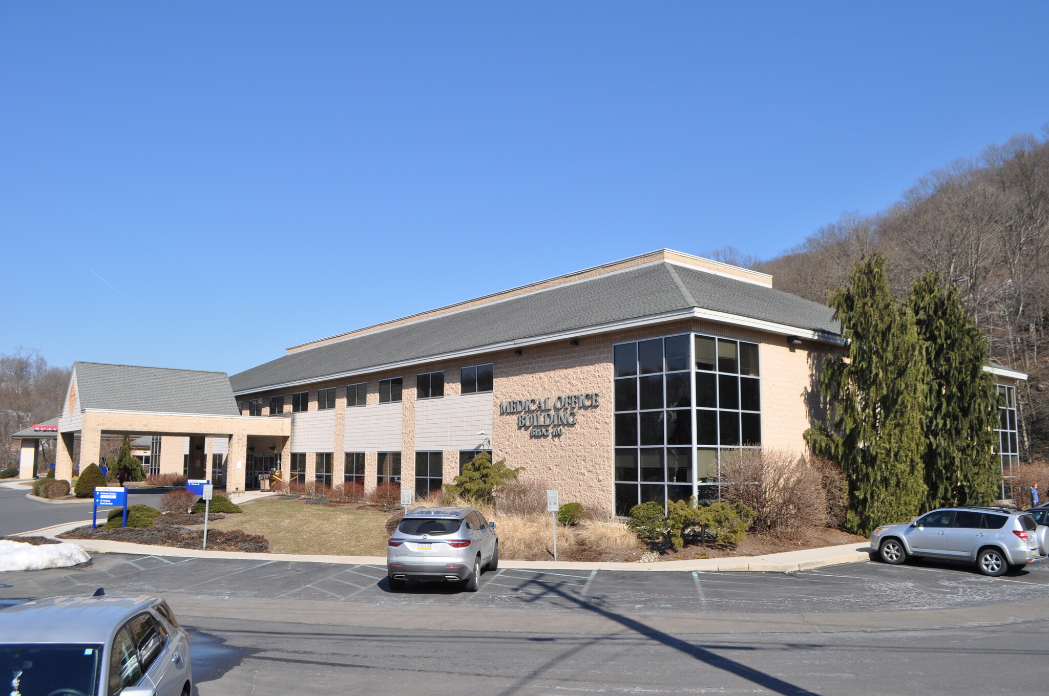 100 Schuylkill Medical Plz, Pottsville, PA for lease Building Photo- Image 1 of 10