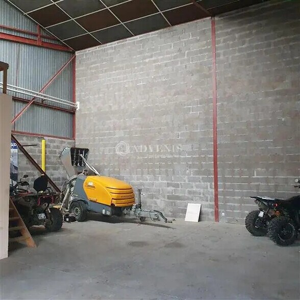 Flex in Vandoeuvre-les-Nancy for lease - Interior Photo - Image 3 of 4